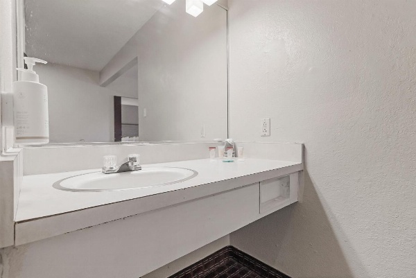 Heritage Inn Express Hayward Main image